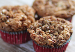 streusel muffins with heath bits