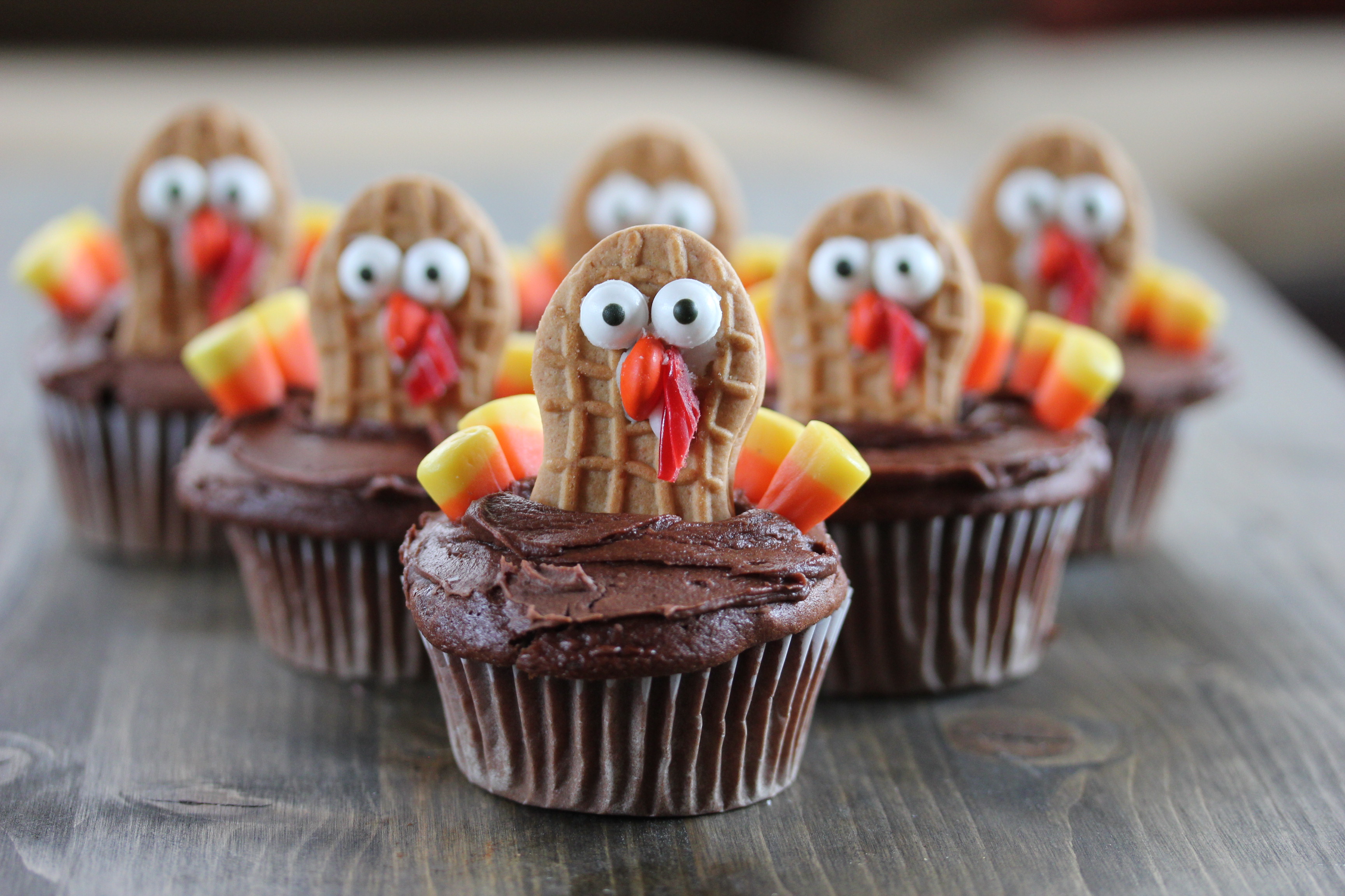 Decorating Thanksgiving Cupcakes - Thanksgiving Cupcake -Cute ...